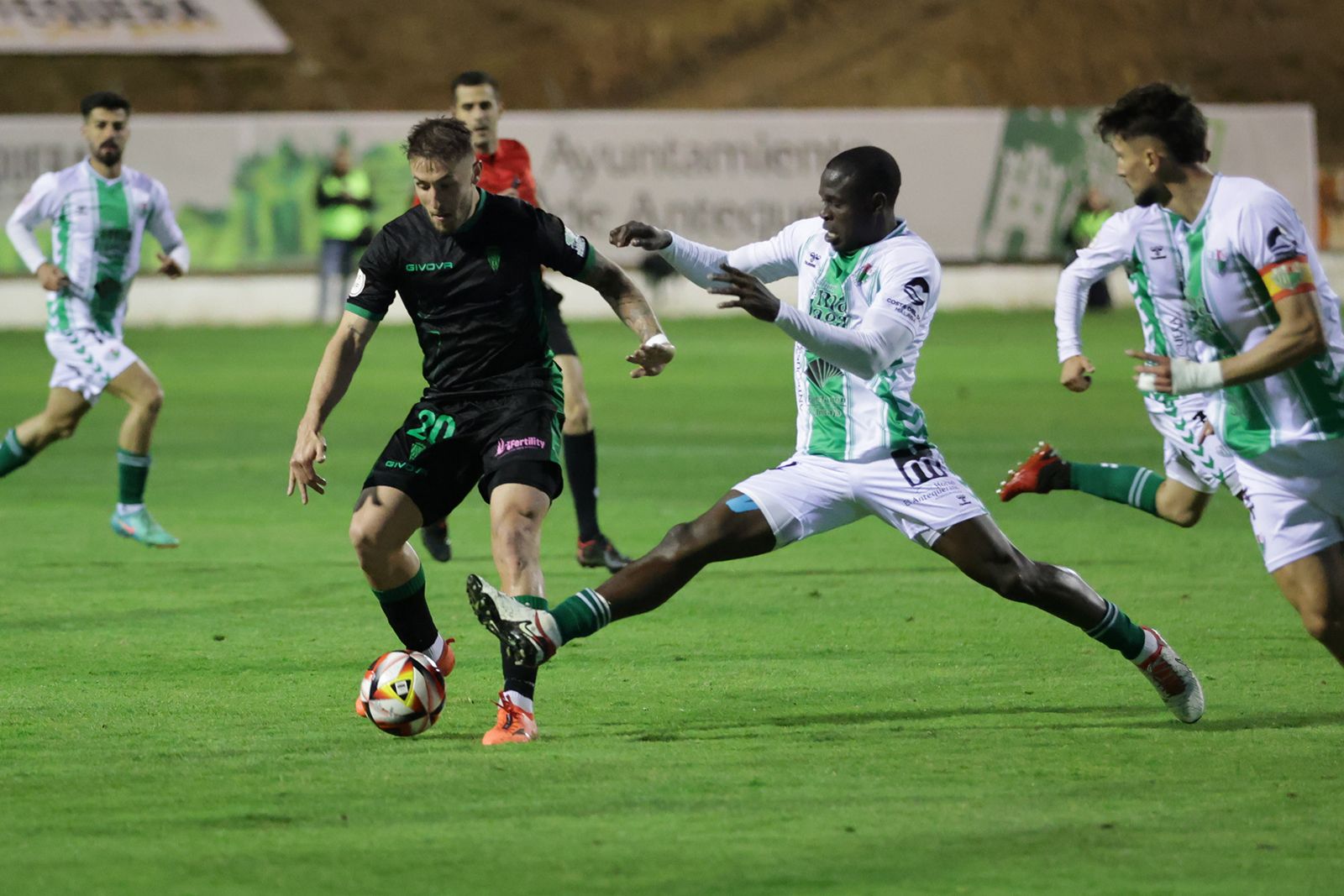 Antequera-Córdoba CF: las imágenes del partido en El Maulí