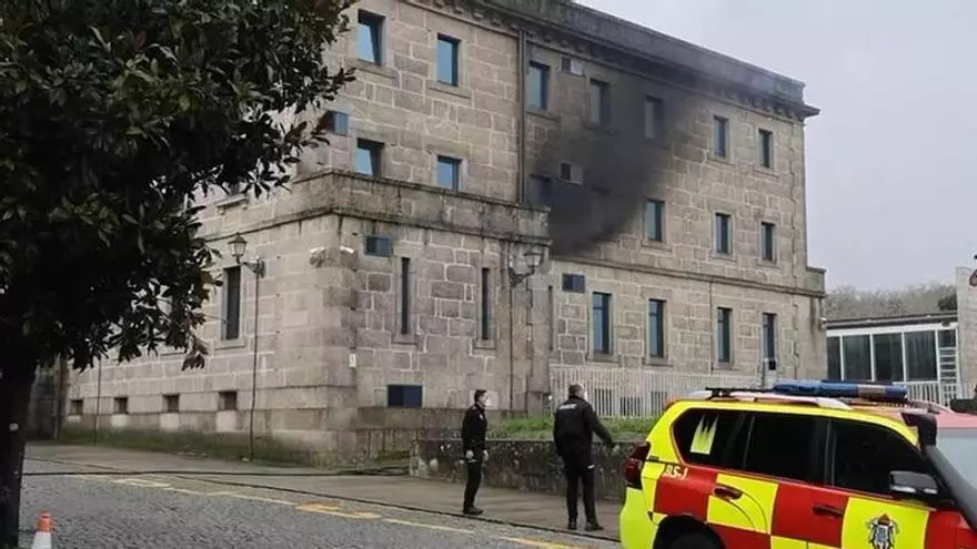 Evacuada la comisaría de la Policía Nacional por un incendio que ha provocado una gran humareda