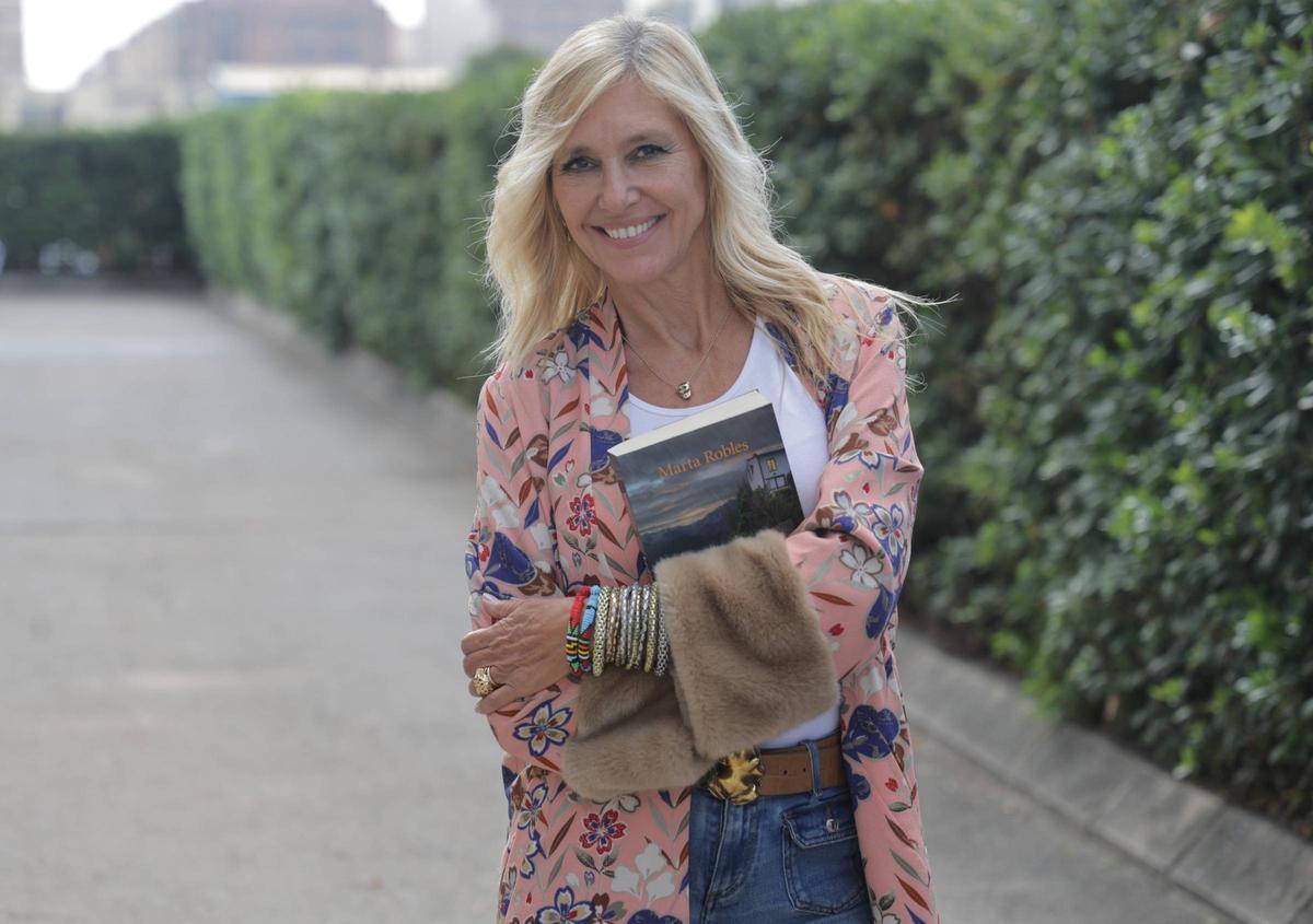 Marta Robles presenta en Valencia su último libro "Amada Carlota"