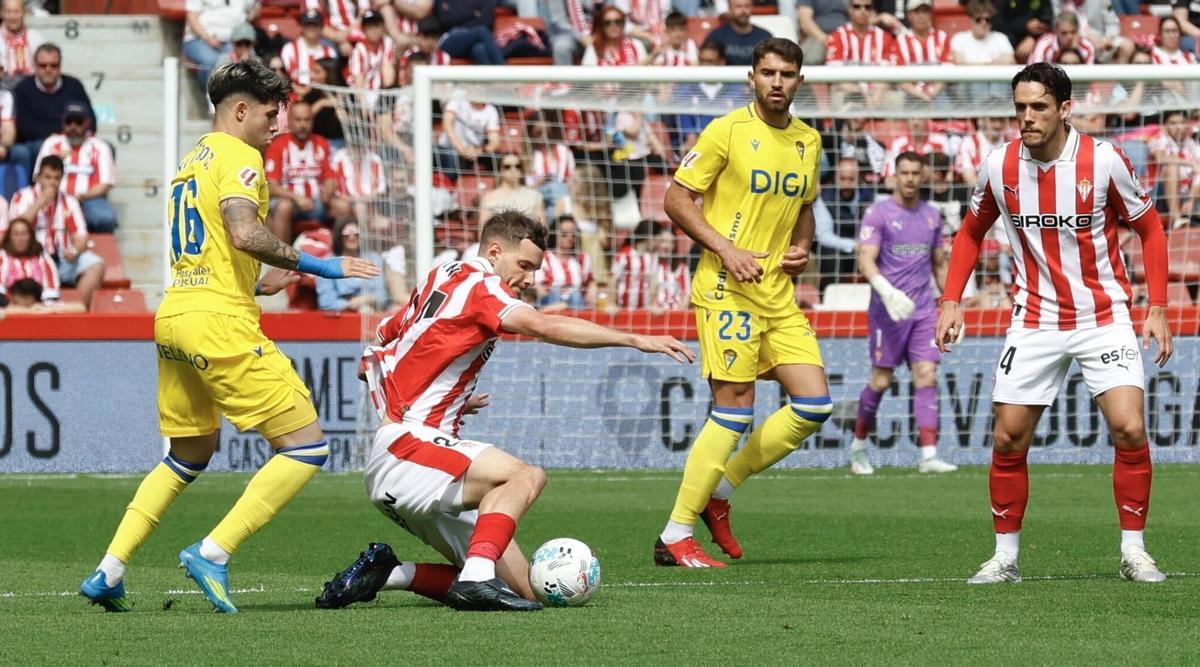 EN IMÁGENES: Victoria del Sporting frente al Cádiz en El Molinón