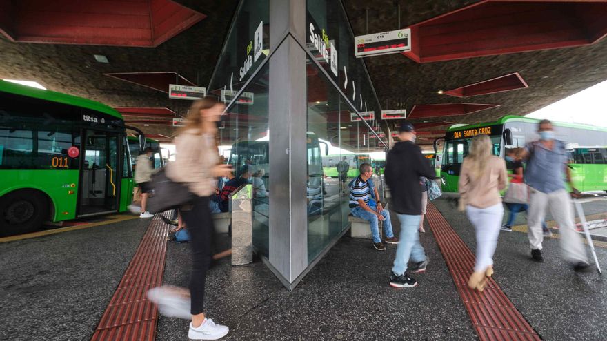Tenerife apuesta por el transporte público con más guaguas y líneas de tranvía, además de los trenes del Sur y del Norte
