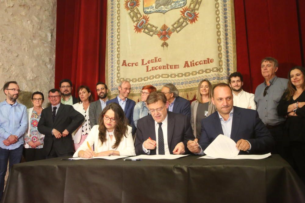 Ximo Puig, Mónica Oltra y Rubén Martínez Dalmau firman el pacto del Botànic II.