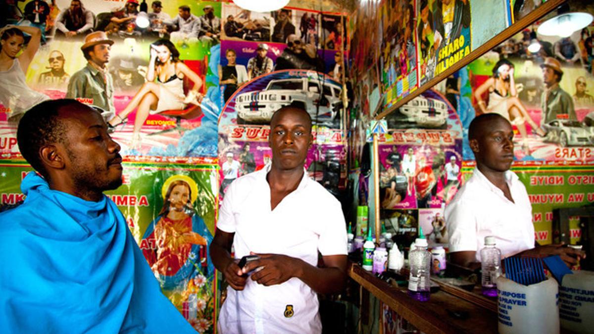 Frankis Nasare, peluquero, Arusha, Tanzania