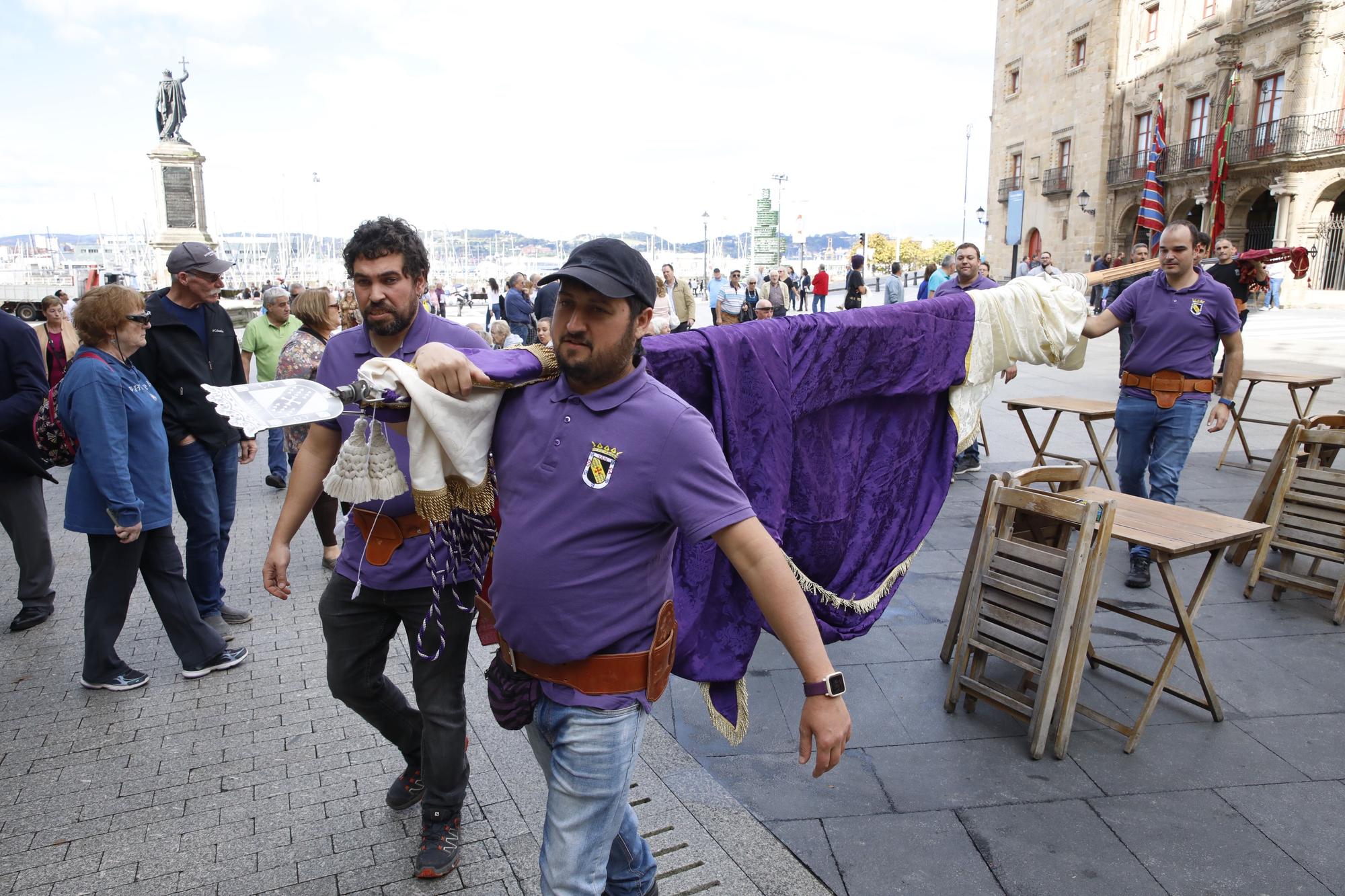 En imágenes: Gijón celebra el Día de León con bailes y el desfile de pendones