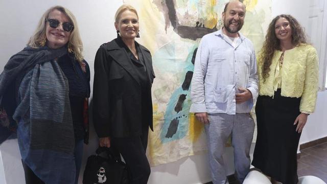 La fotógrafa Jacqueline Grandchamp, la soprano Ainhoa Arteta, el pintor Jesús de Miguel y la concejala Eva Prats en el Far de ses Coves Blanques.