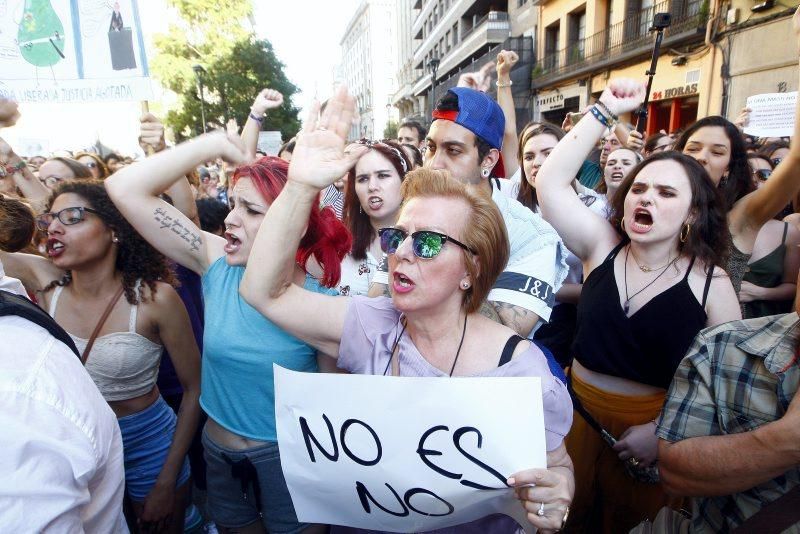 Manifestación contra la puesta en libertad de La Manada en Zaragoza