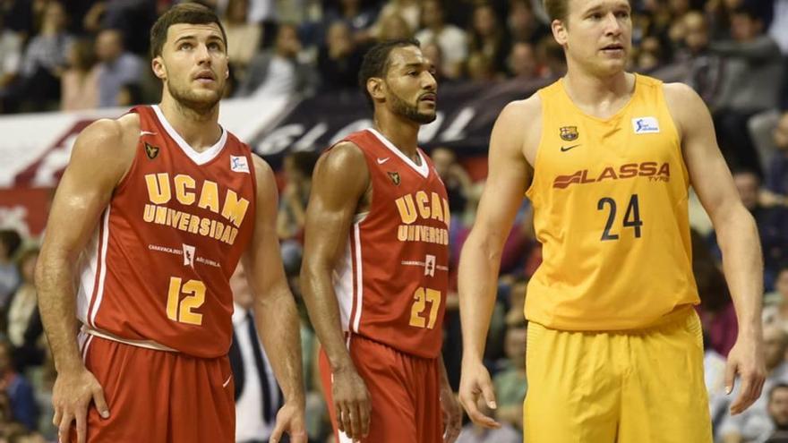 Brad Oleson, junto a Baron y Rojas, en el Palacio.