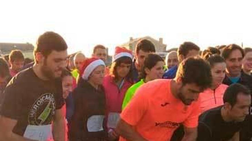Noventa corredores participan en la carrera noctura de Vegadeo