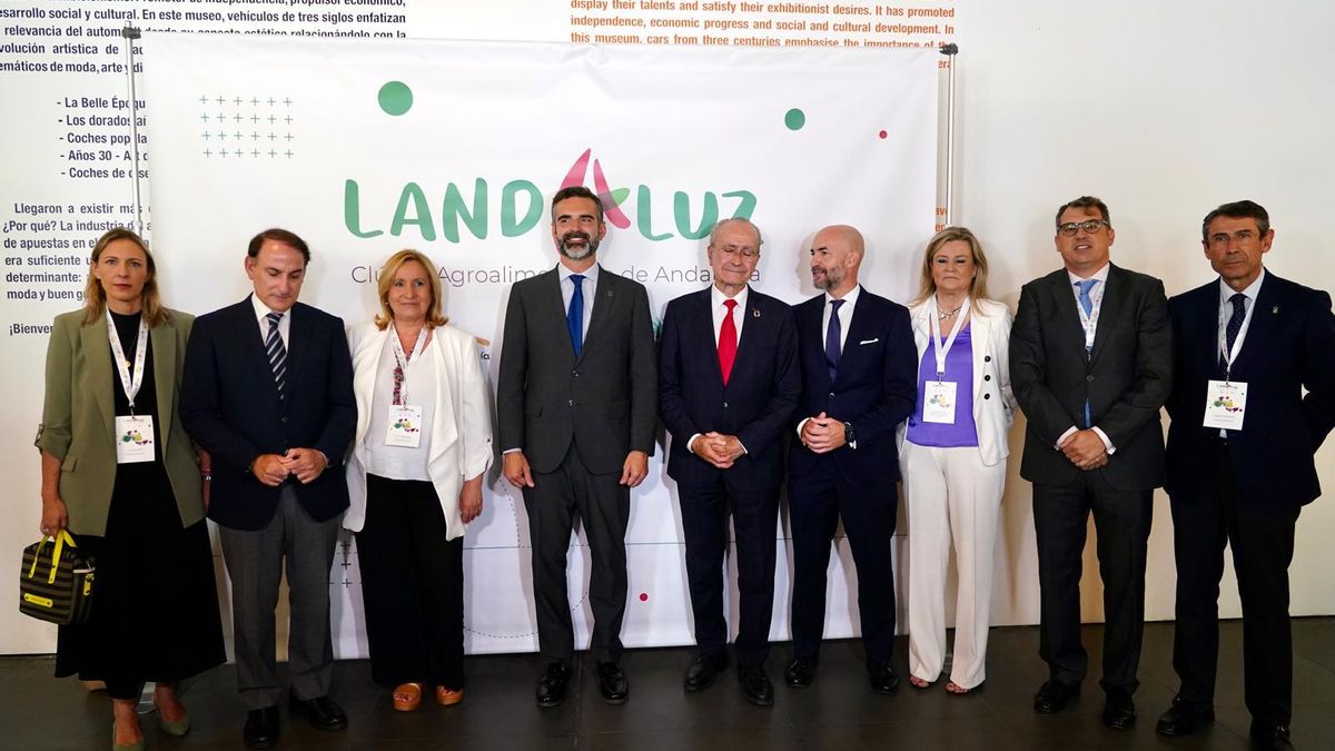 Autoridades en la presentación del Clúster Agroalimentario de Andalucía.