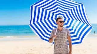 Sombrillas de playa, asequibles y efectivas para un verano sin quemaduras