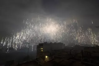 La Alborada ilumina la noche de Elche