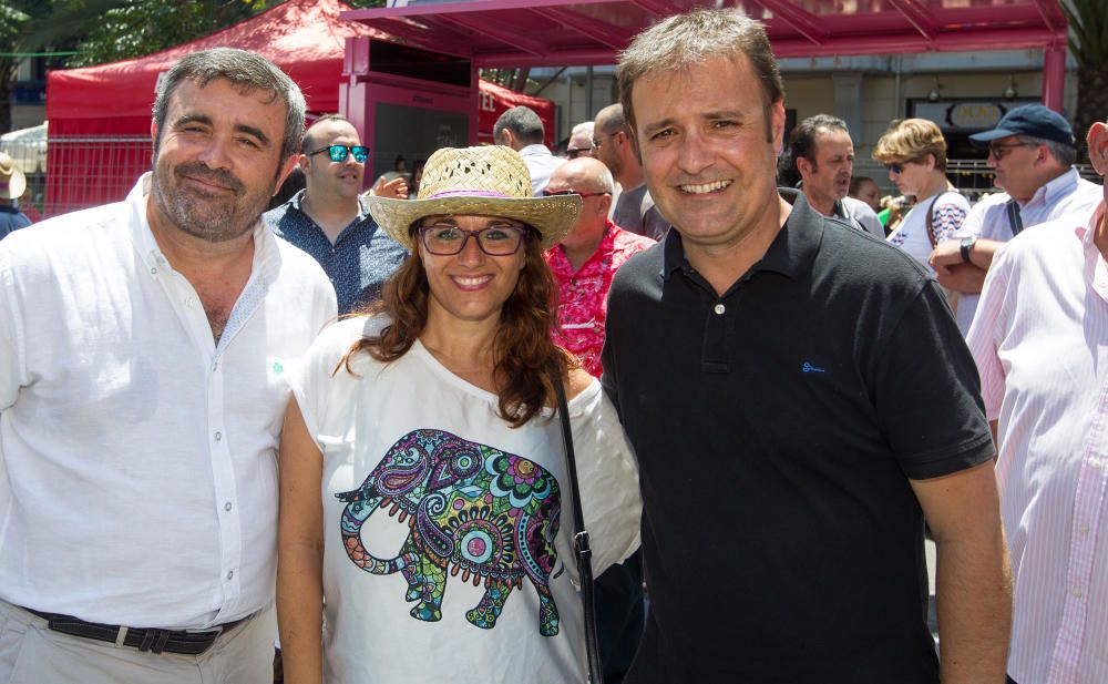 Imágenes del ambiente en la quinta mascletà de Hogueras