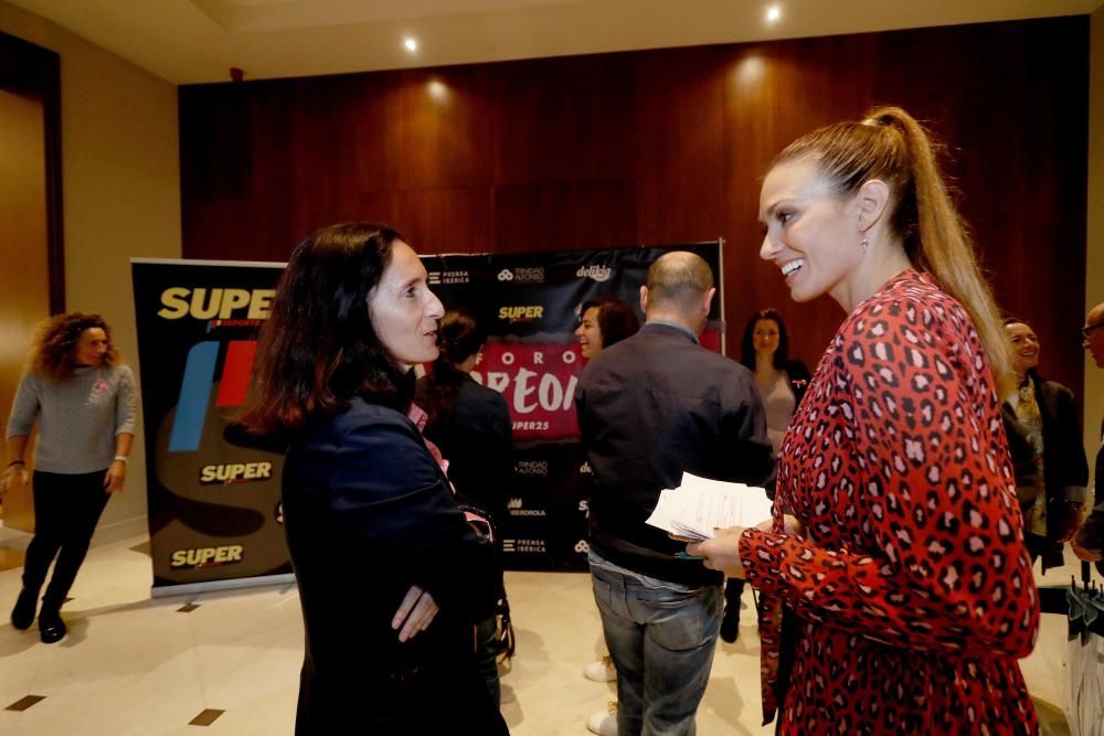 Debate entre Campeonas en el tercer Foro 25 años de SUPER, en imágenes