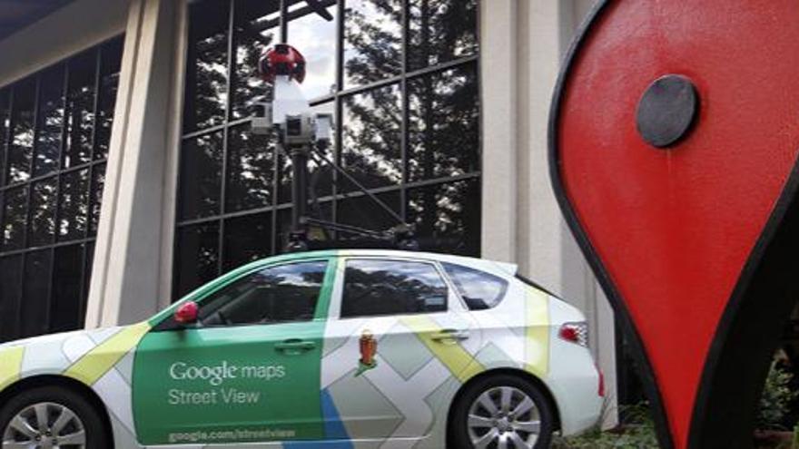 Un coche de Street View en la sede de Google.