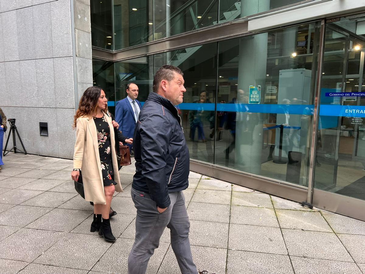 Pilar Huerta e Ignacio Cifuentes llegan a los juzgados de Oviedo.