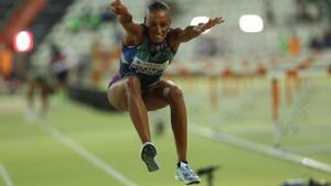 La atleta española Ana Peleteiro se ha impuesto en la prueba de triple salto, durante el Europe Silver Meeting Madrid de atletismo disputado este sábado en el estadio Vallehermoso, en Madrid. EFE/Kiko Huesca