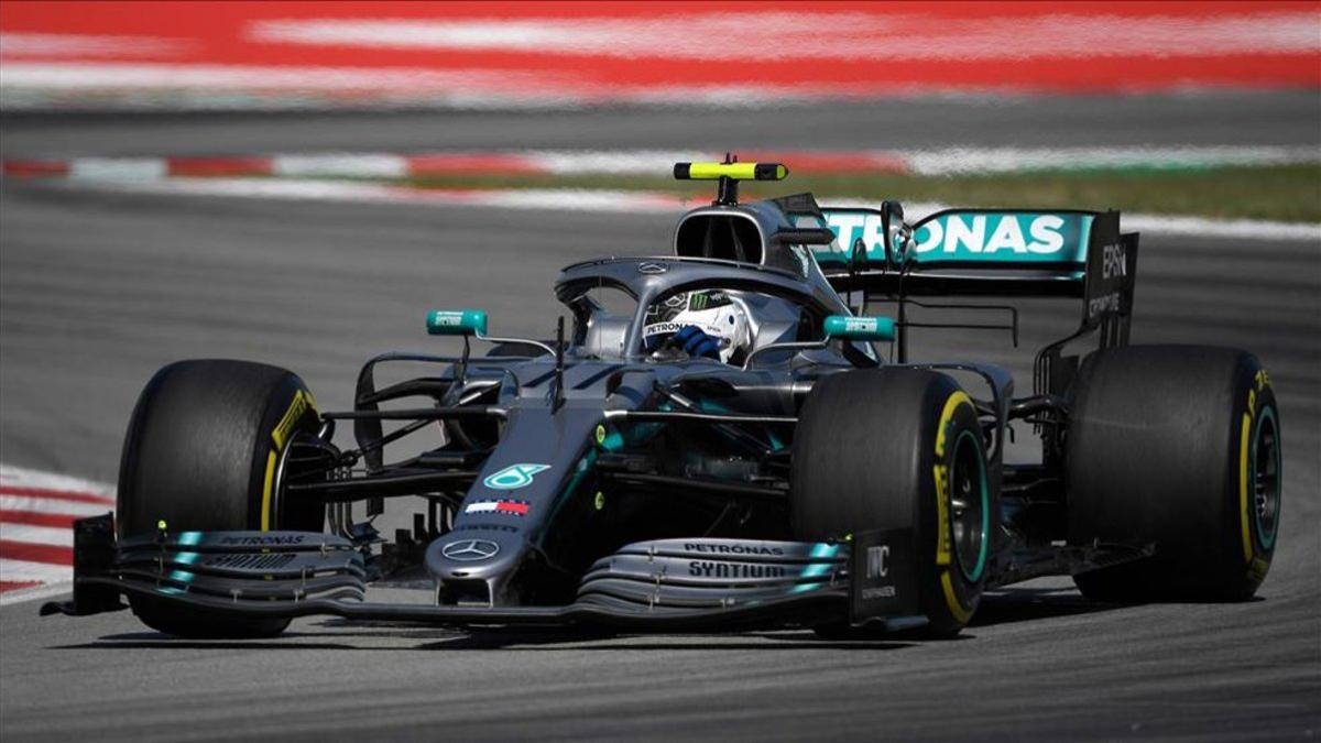 Bottas, al volante del Mercedes en el Circuit de Barcelona