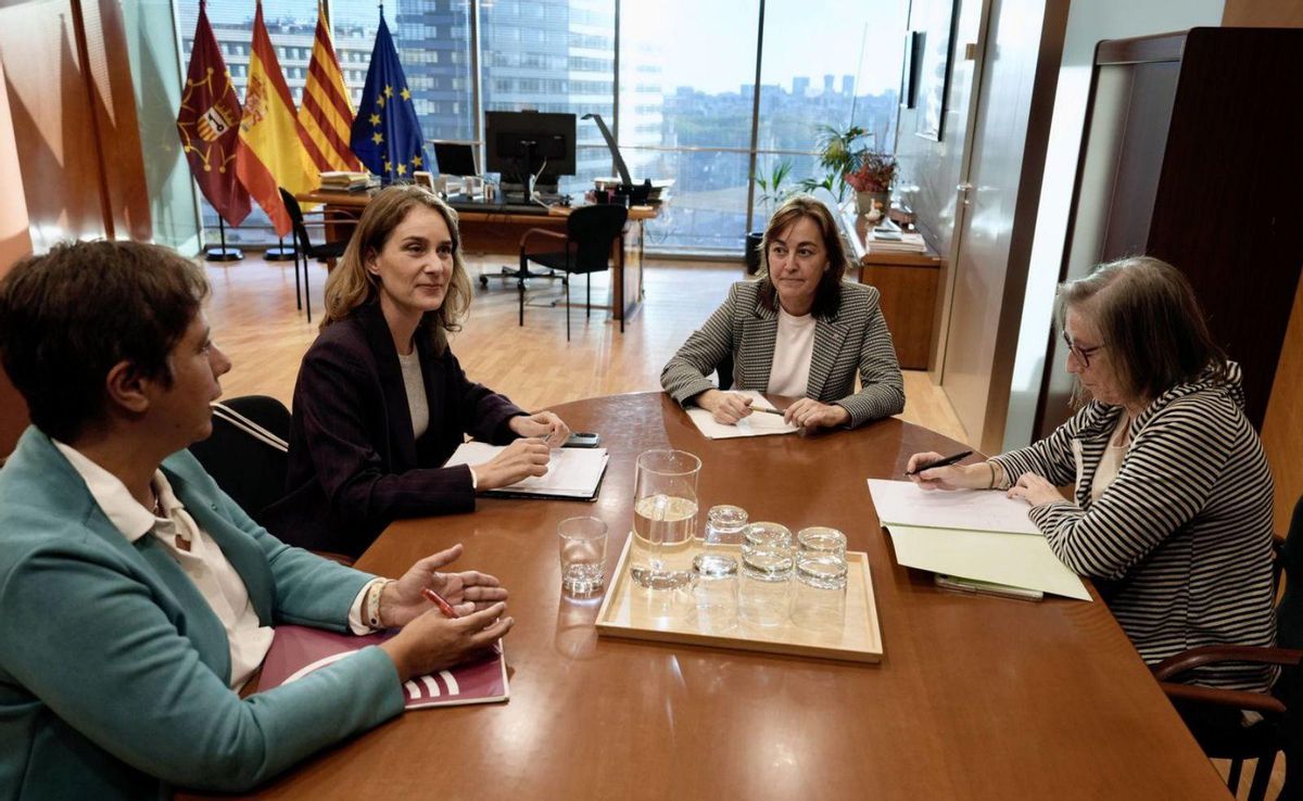 El Govern pacta amb els Comuns crear l’oficina antidesnonaments El Govern pacta amb els Comuns crear l’oficina antidesnonaments