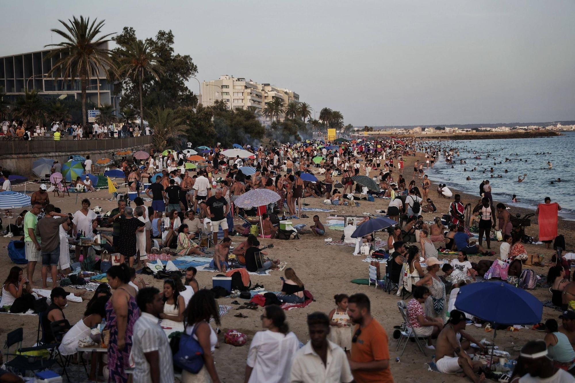 Palma disfruta de su noche más mágica del año con Sant Joan
