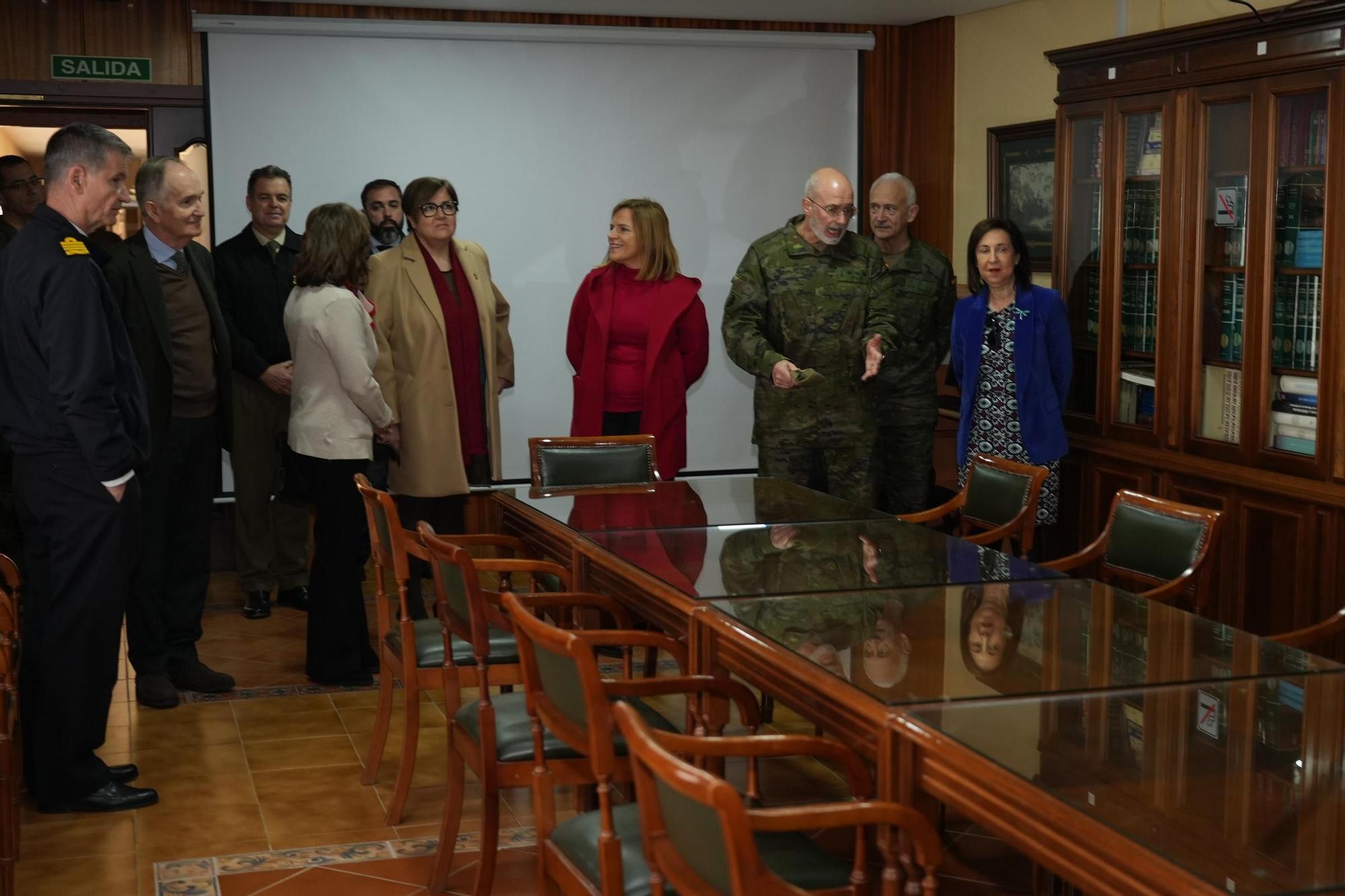 Visita de la ministra de Defensa a los 47 familiares de combatientes ucranianos que pasan dos semanas en el Grau de Castelló