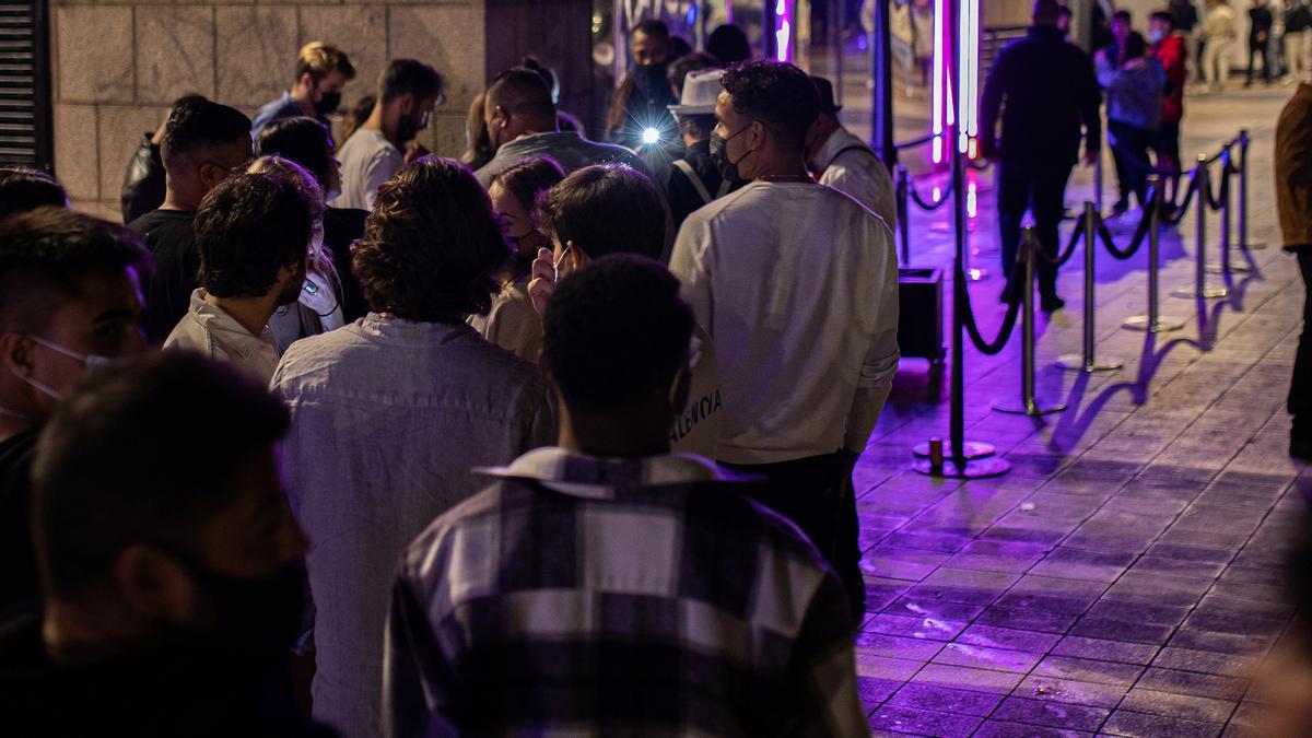 Catalunya aixeca la majoria de les restriccions per la Covid però manté la mascareta Catalunya aixeca la majoria de les restriccions per la Covid però manté la mascareta