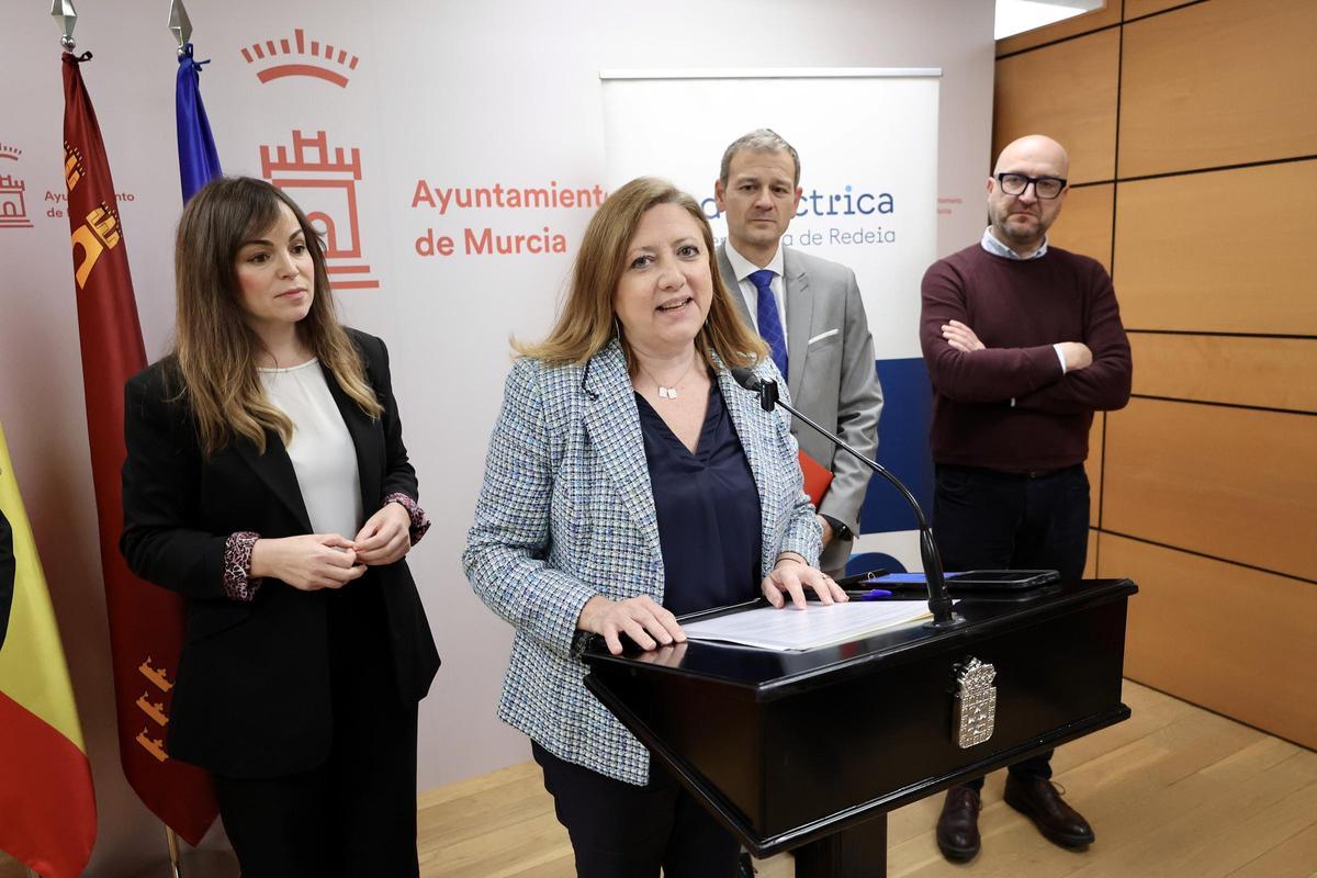 Representantes de Red Eléctrica y el Ayuntamiento de Murcia presentan el proyecto de la nueva estación y línea de tensión.