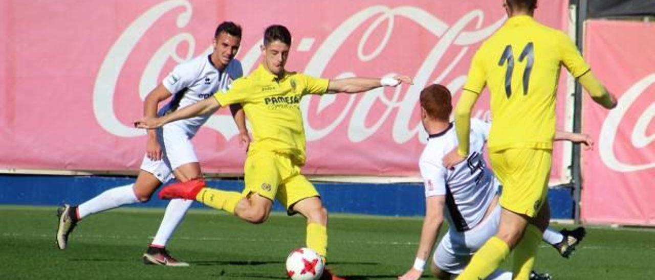 El Ontinyent sale otra vez goleado de un partido contra filiales del Vila-real