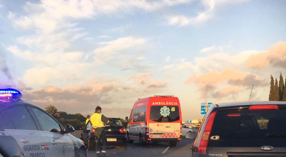 Atascos por cuatro accidentes en la autopista de Inca