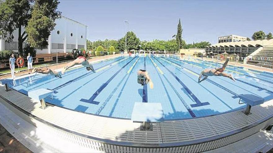 A refrescarse, a la piscina del Campus de Rabanales