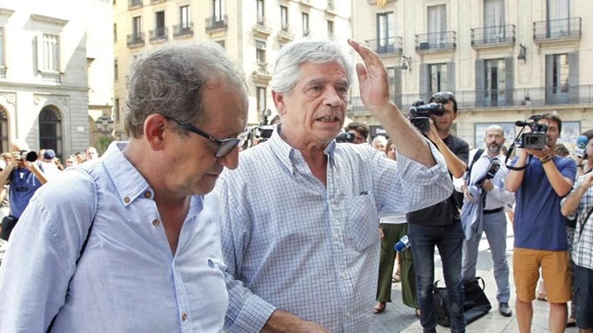 Eduardo Reyes, de Súmate, en la plaza de Sant Jaume, el pasado martes, 14 de julio, segunda jornada de la cumbre para pactar la lista unitaria en el Palau de la Generalitat.