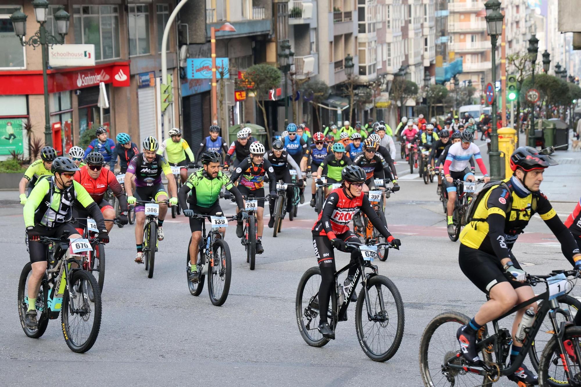 Más de 800 participantes dan la pedalada en Vigo