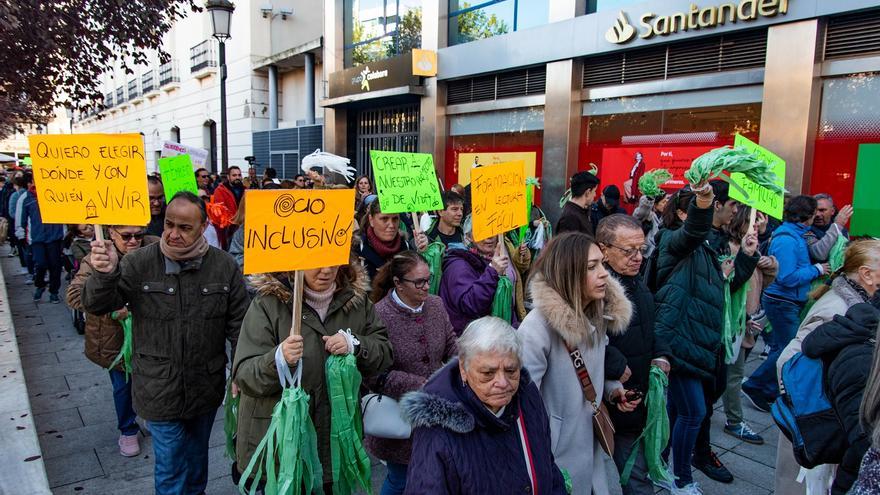 El Día de la Discapacidad se celebra a ritmo de tambores en Badajoz