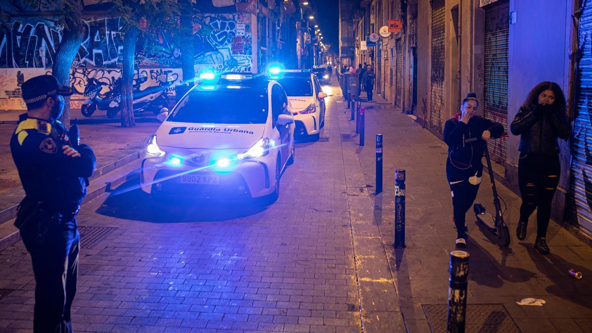 Negacionistes es manifesten a Barcelona contra la mascareta i el confinament