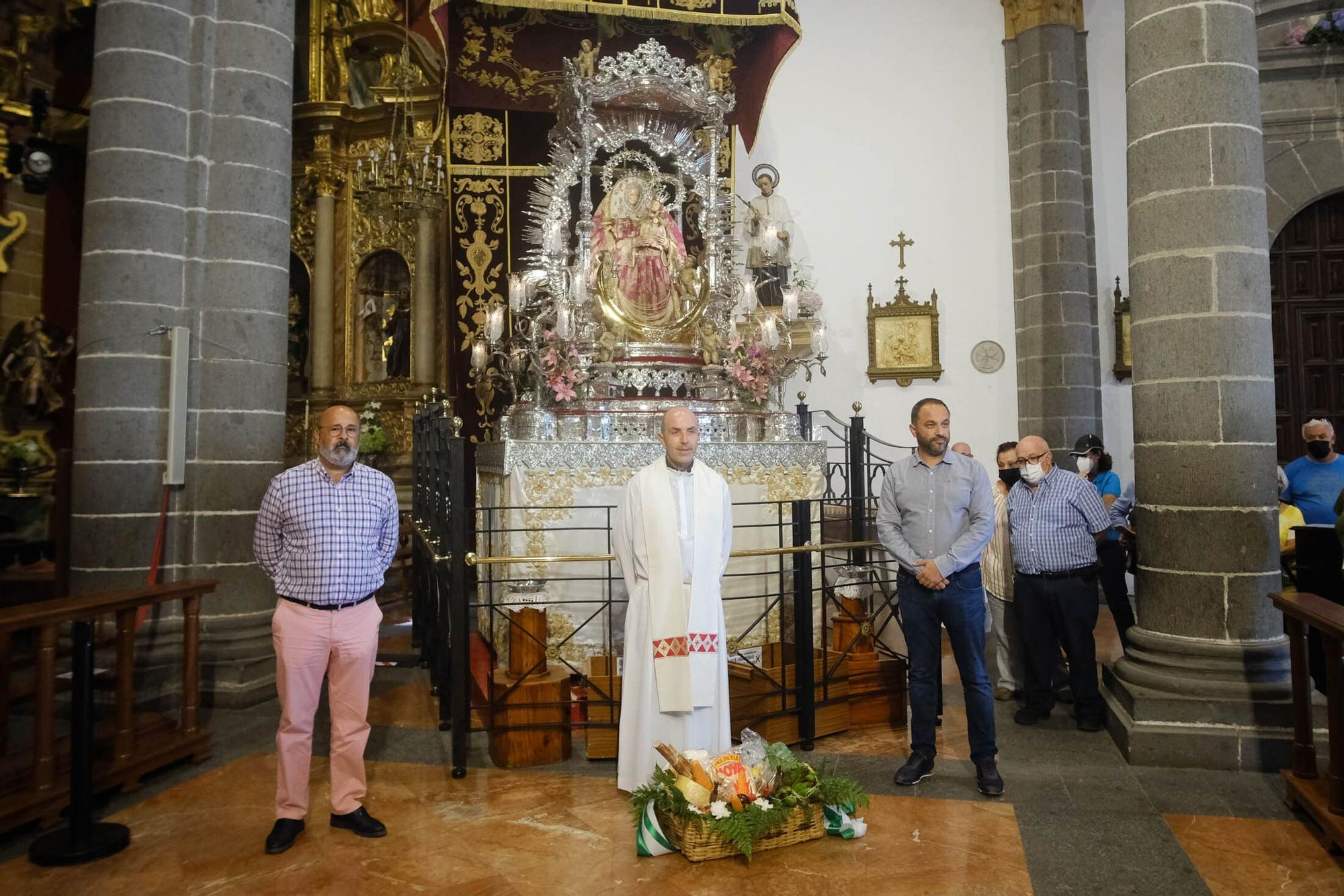 Ofrenda simbólica de los ayuntamientos de Gran Canaria a la Virgen del Pino (07/09/2021)