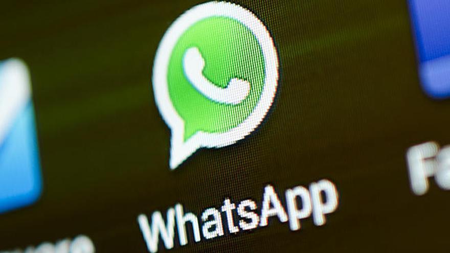 El logo de WhatsApp, en un móvil.