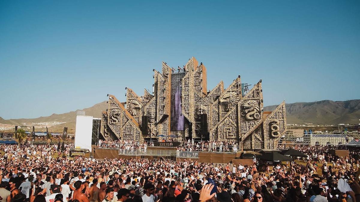 Nueve horas de baile, 45 artistas y siete escenarios en una jornada gloriosa.