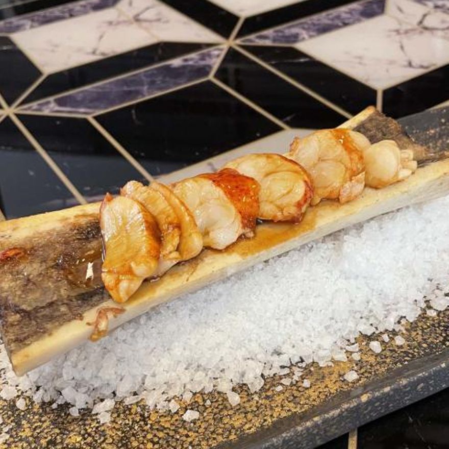 Bogavante sobre tuétano.
