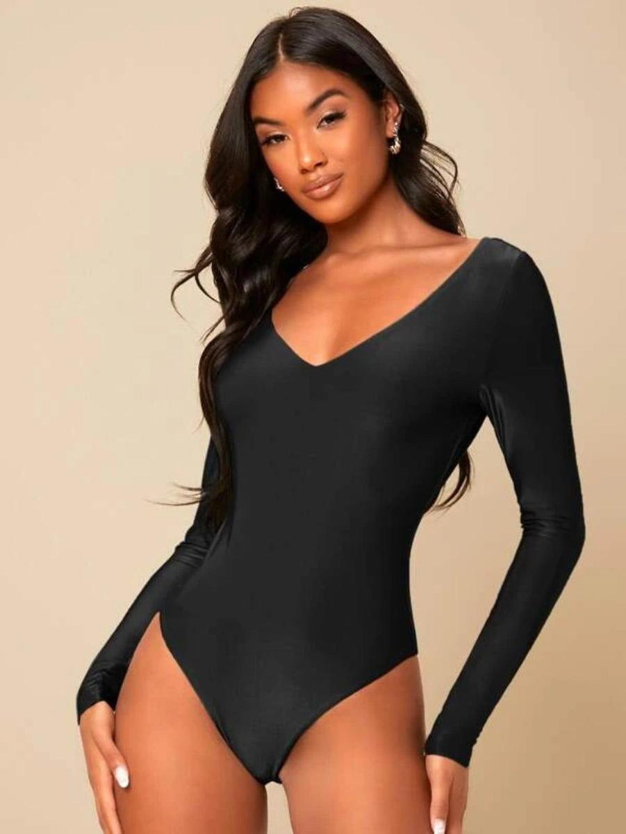 Body negro escote en pico de Shein (precio: 10 euros)