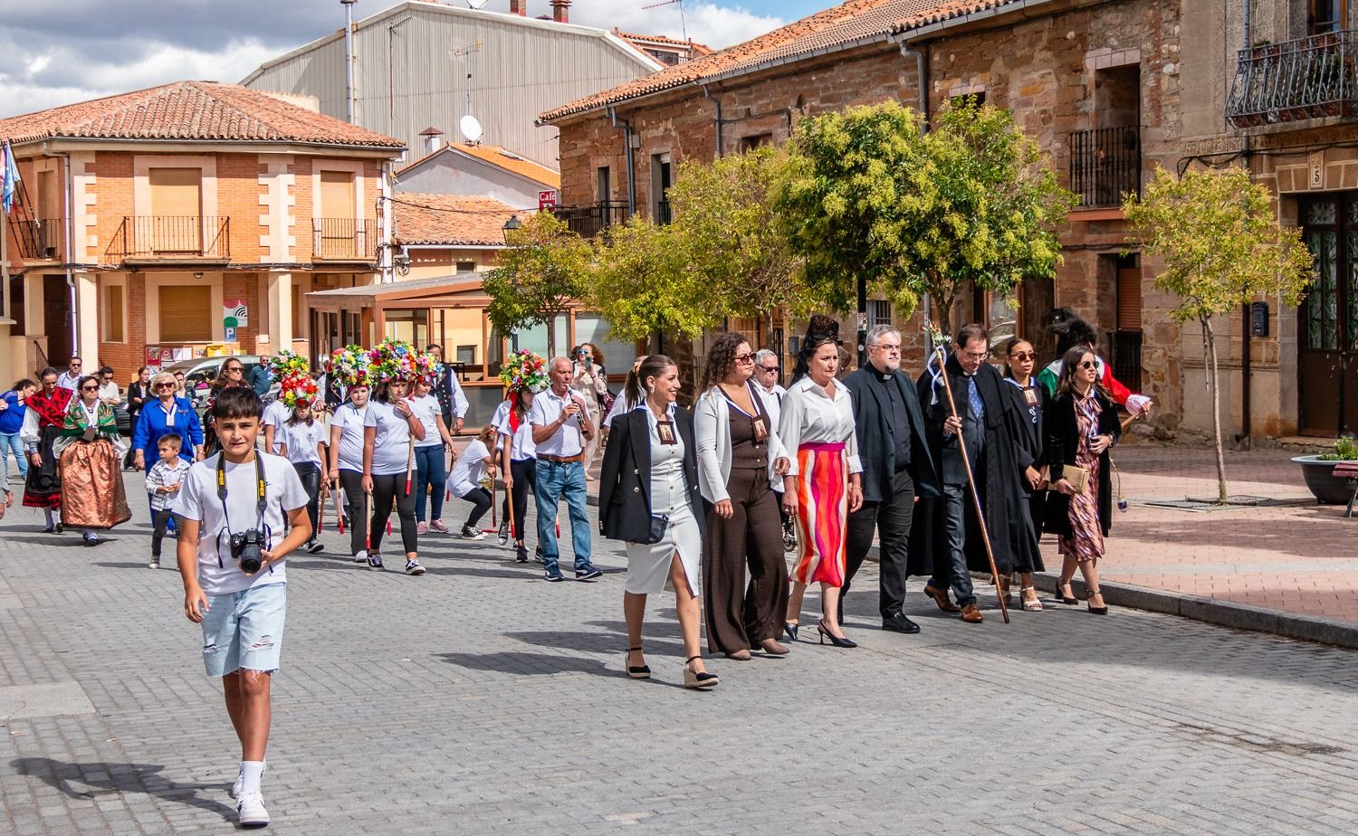 Tábara festeja la Virgen del Camrne más femenina