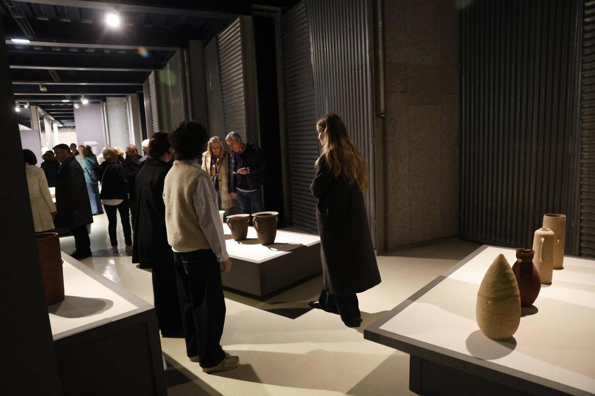 La inauguración de la muestra sobre la cerámica negra de Llamas del Mouro, en imágenes La inauguración de la muestra sobre la cerámica negra de Llamas del Mouro, en imágenes