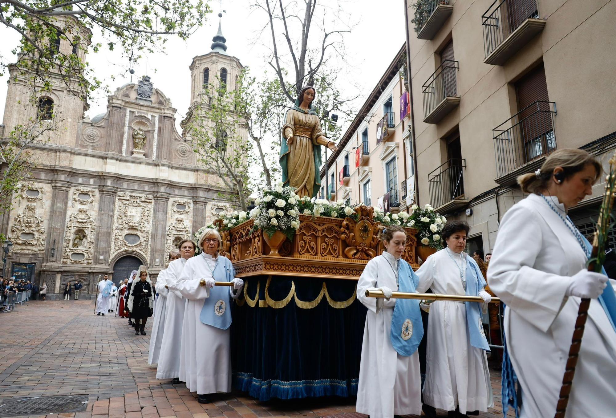 En imágenes | La procesión del Encuentro Glorioso sale a las calles de Zaragoza