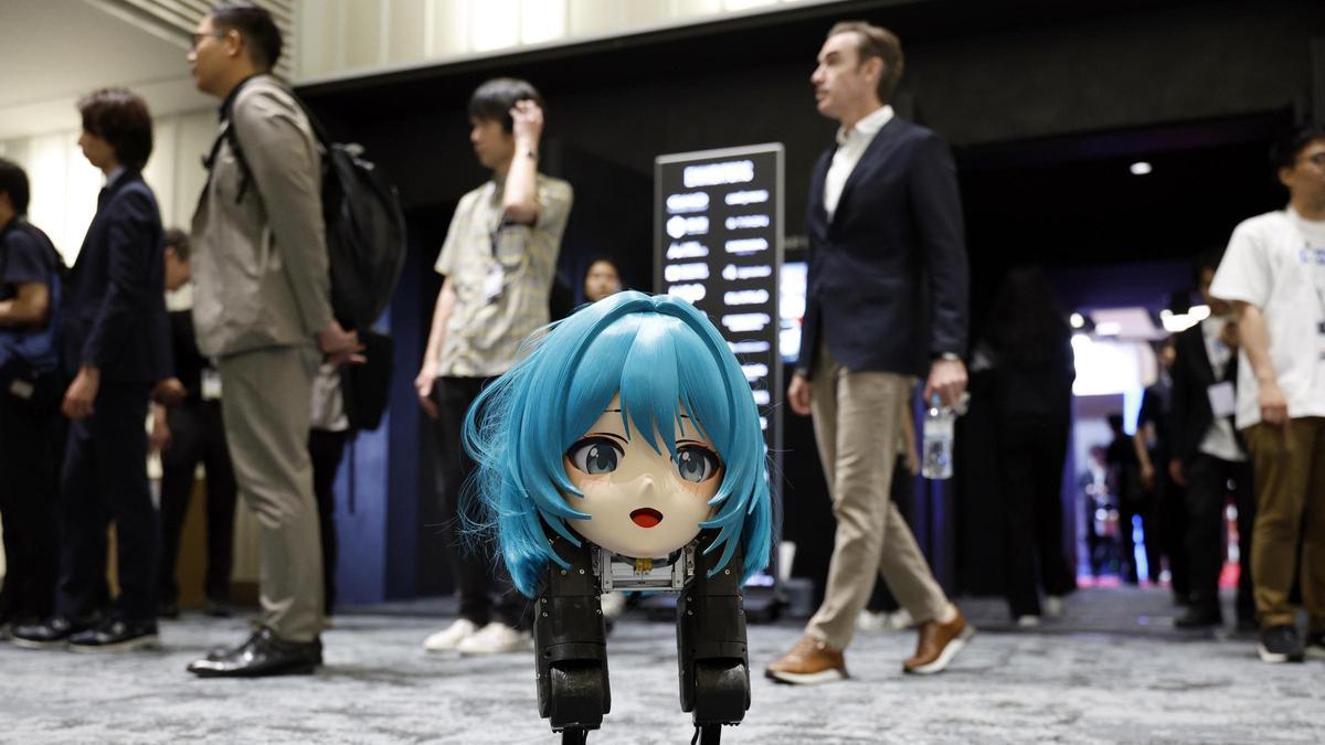 La mayor feria de androides llega por primera vez a Asia con robots cada vez "más humanos"