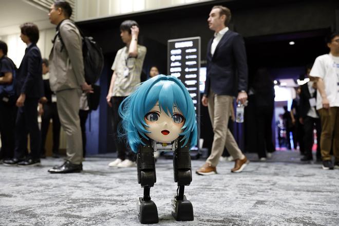 La inteligencia artificial física toma Tokio: robots que juegan al baloncesto y se mueven como personas