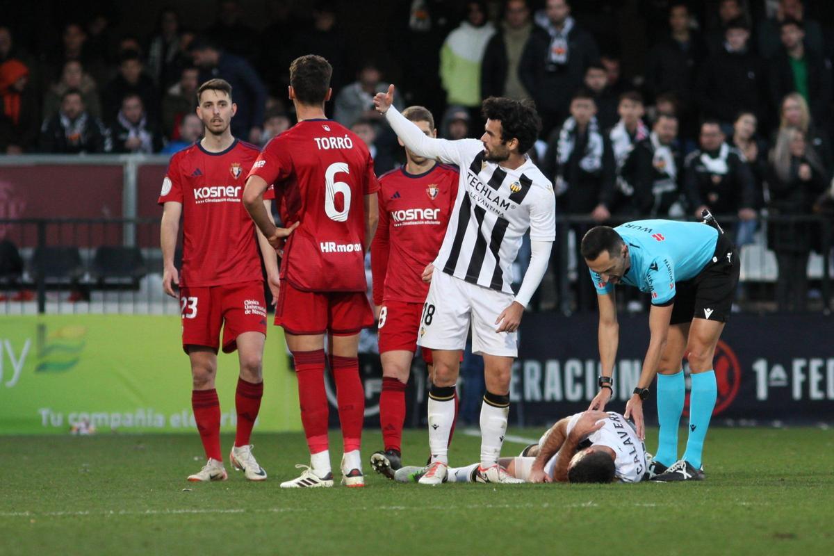 Josep Calavera se lesionó durante el partido contra Osasuna.