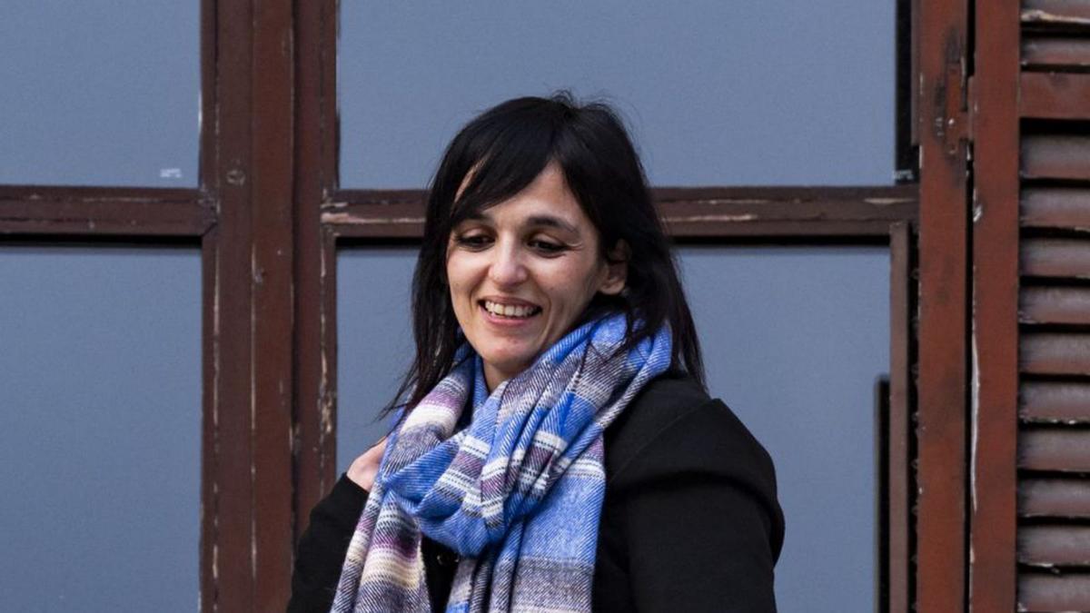 Sílvia Orriols, ahir al balcó de l’Ajuntament de Ripoll. | SIU WU / EFE