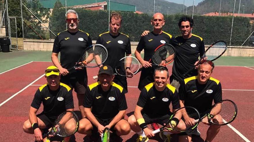 Los jugadores del Club de Tenis de Mieres.