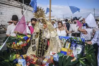 La Isleta se sube a las barquillas para celebrar la romería de la virgen del Carmen