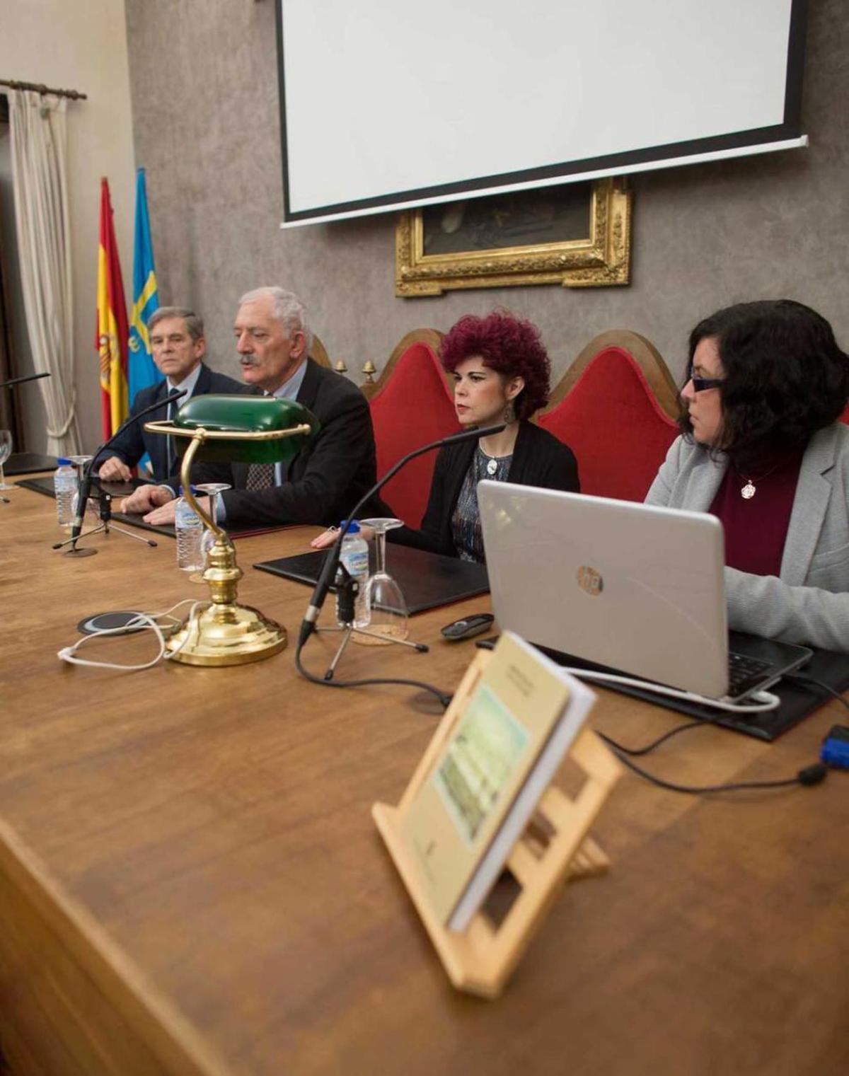 Por la izquierda, Barón, Ramón Rodríguez, Sanhuesa y María Soto.