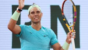 Rafa Nadal se lamenta durante su partido ante Alexander Zverev en la primera ronda de Roland Garros 2024