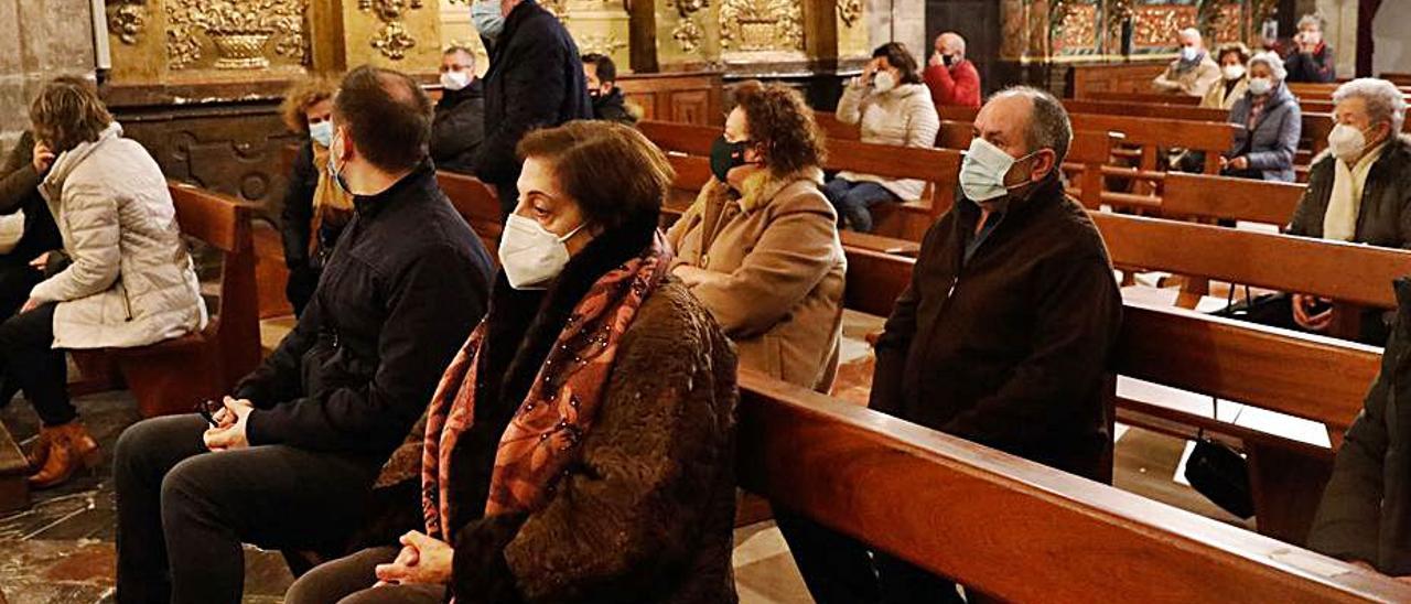 funeral en luanco. La iglesia de Santa María de Luanco acogió ayer el funeral por el eterno descanso de José Ramón Alonso.